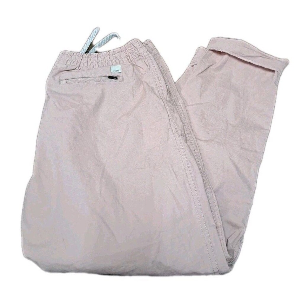 Vuori Lightweight Ankle Cropped Pants in Pale Pink